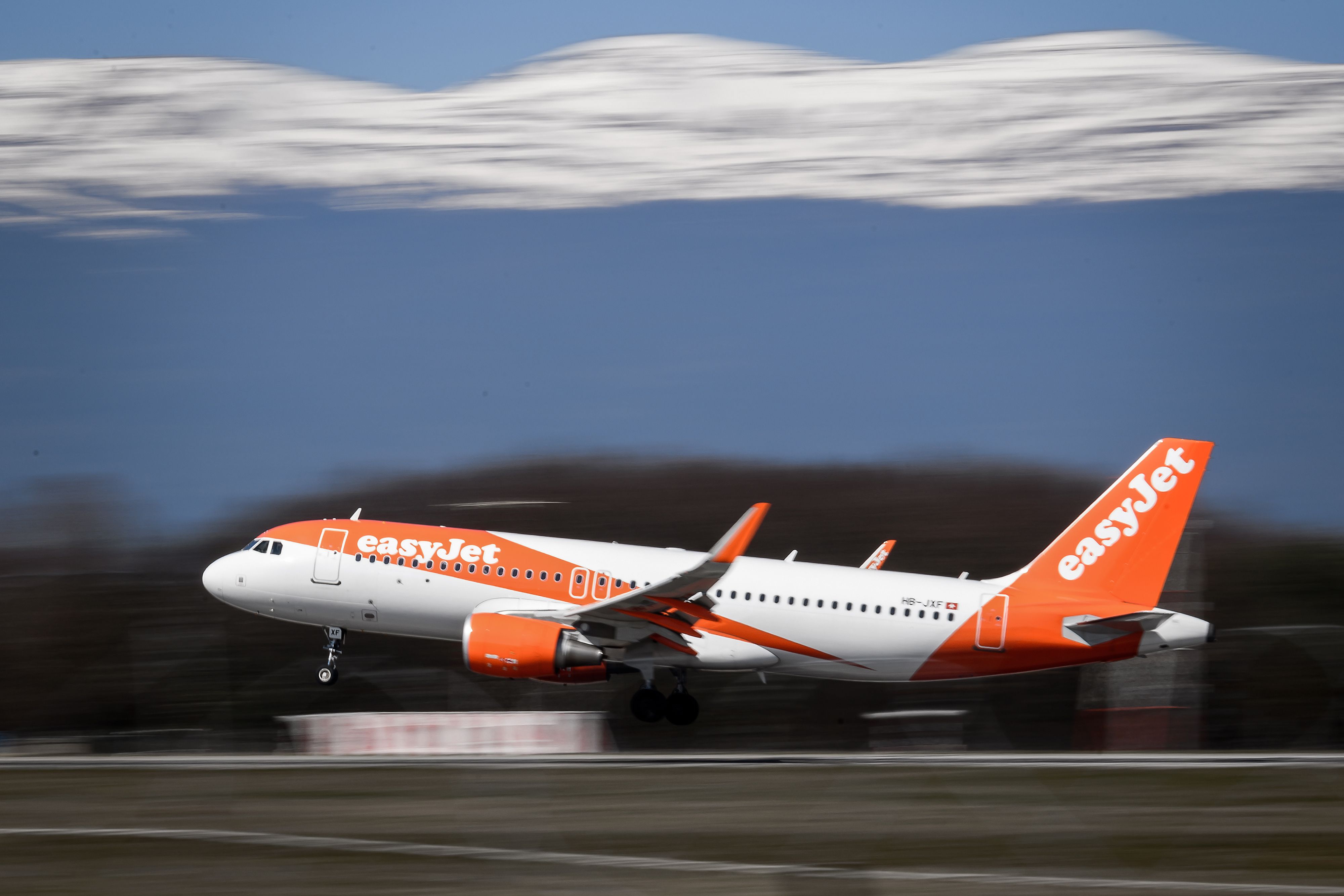 EasyJet offers to pay for Pope's UK flights
