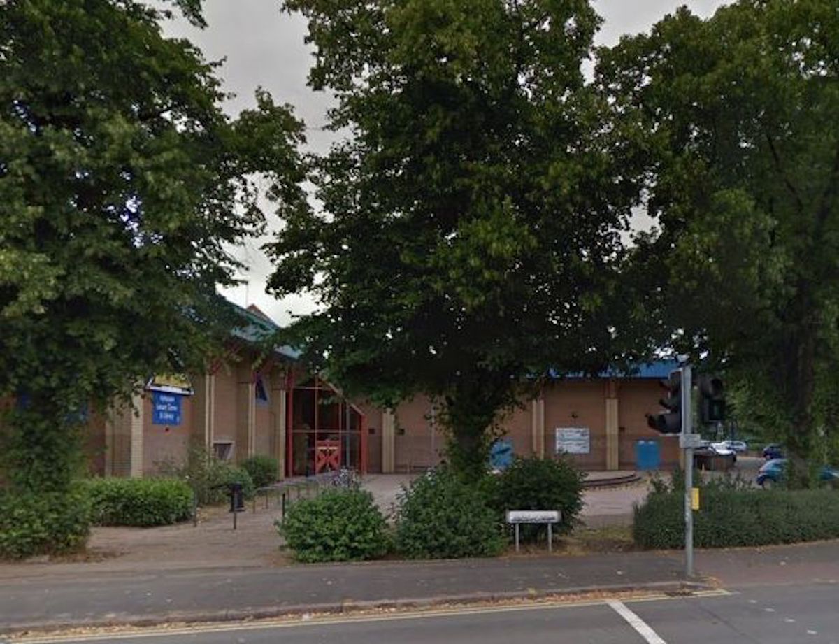 Teen 'tries to kill' man from Grindr after sex in park