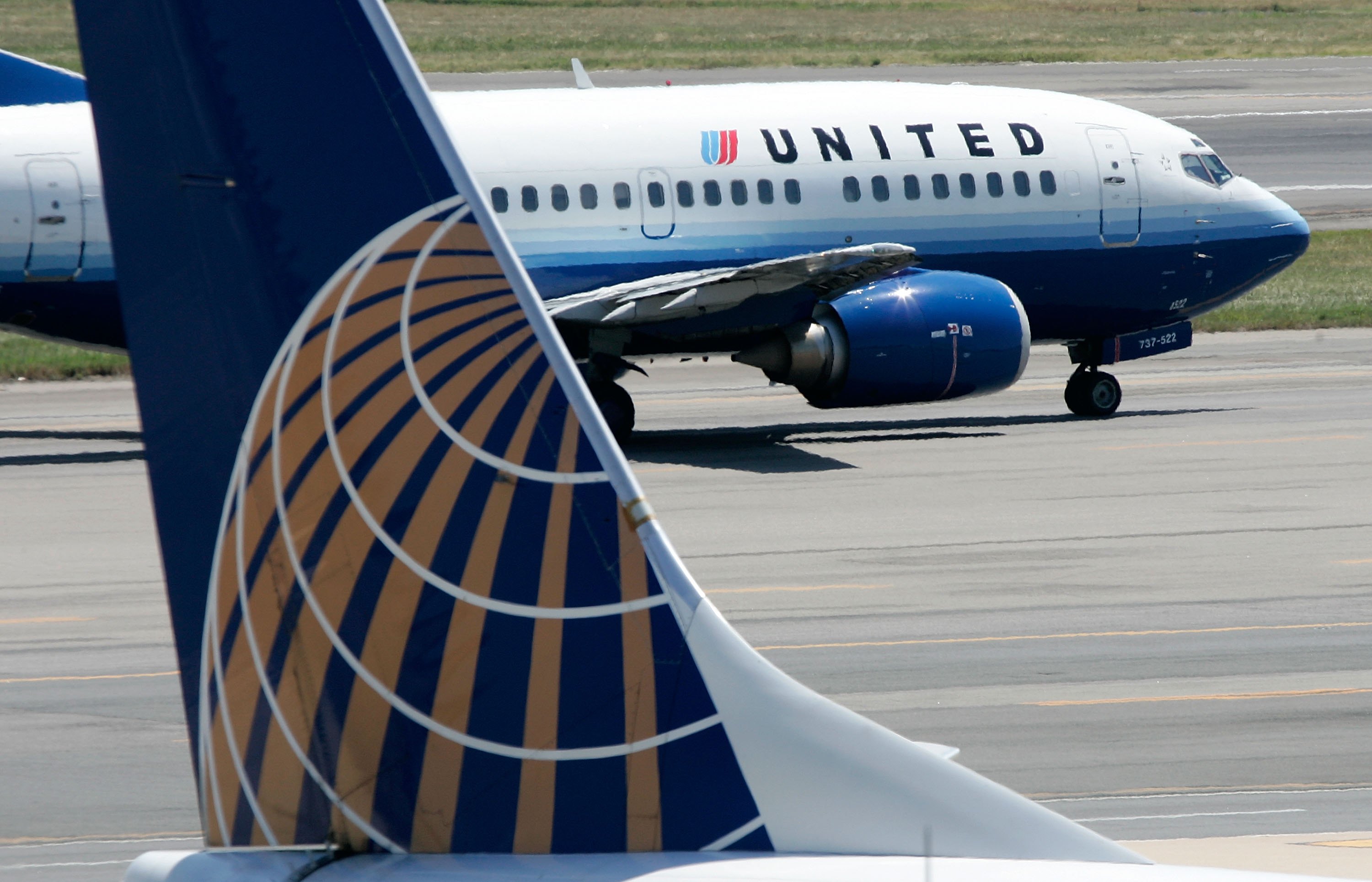 United Airlines adds non-binary booking options, preferred pronoun staff training