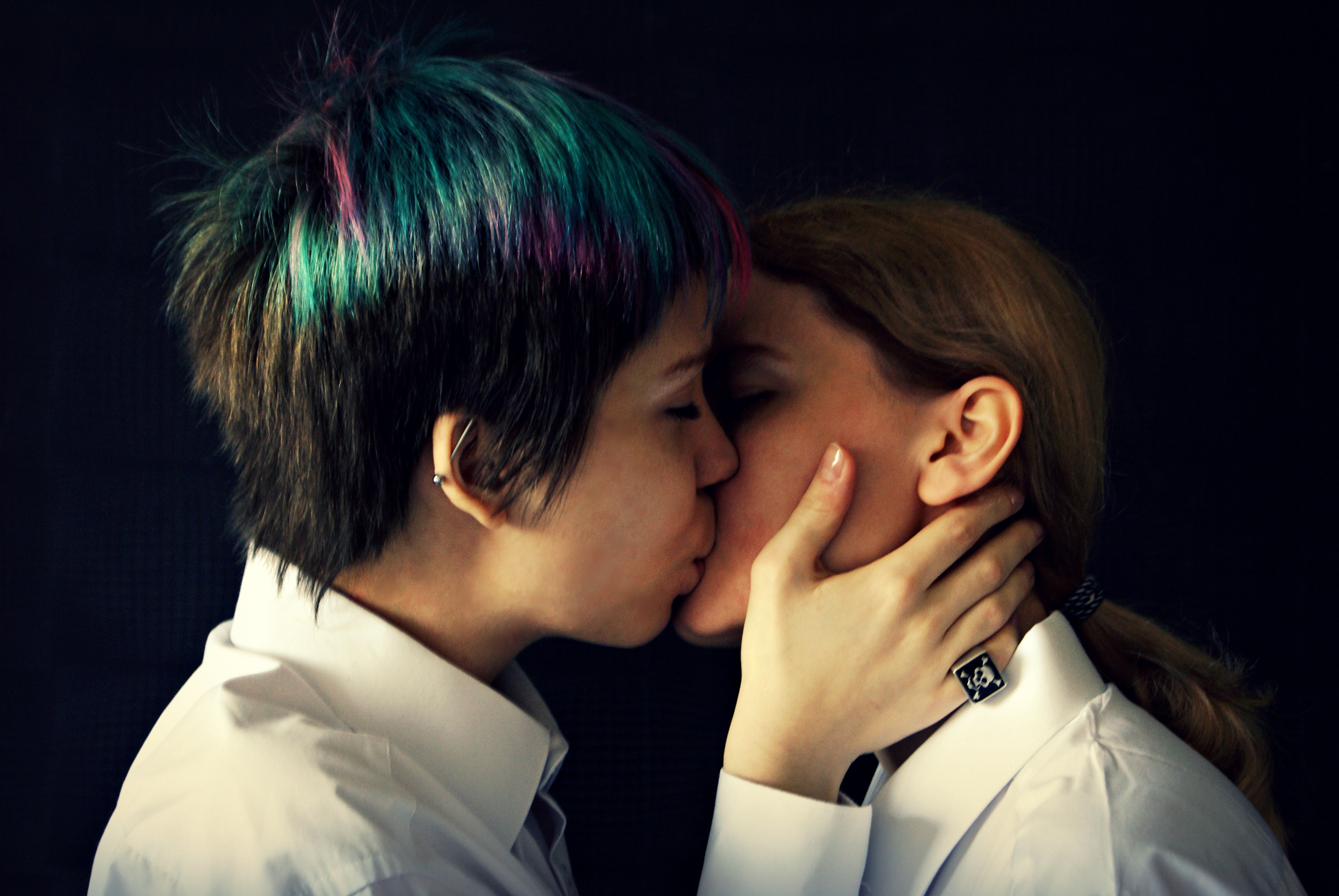 What kind of woman should I date? Quiz for lesbians and bisexuals