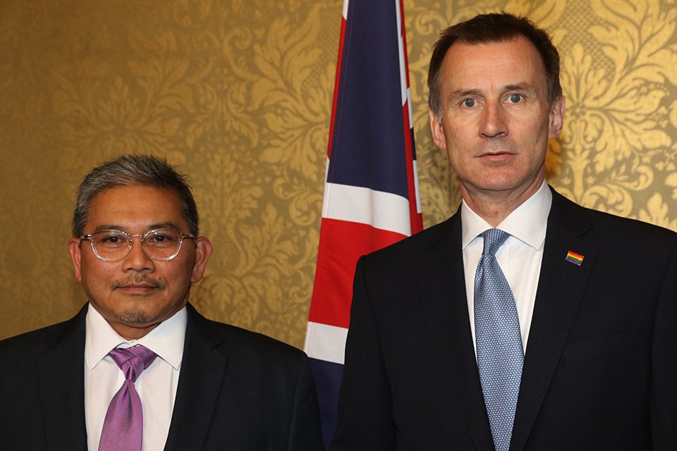 Brunei foreign minister tells Jeremy Hunt gay executions are ‘unlikely’