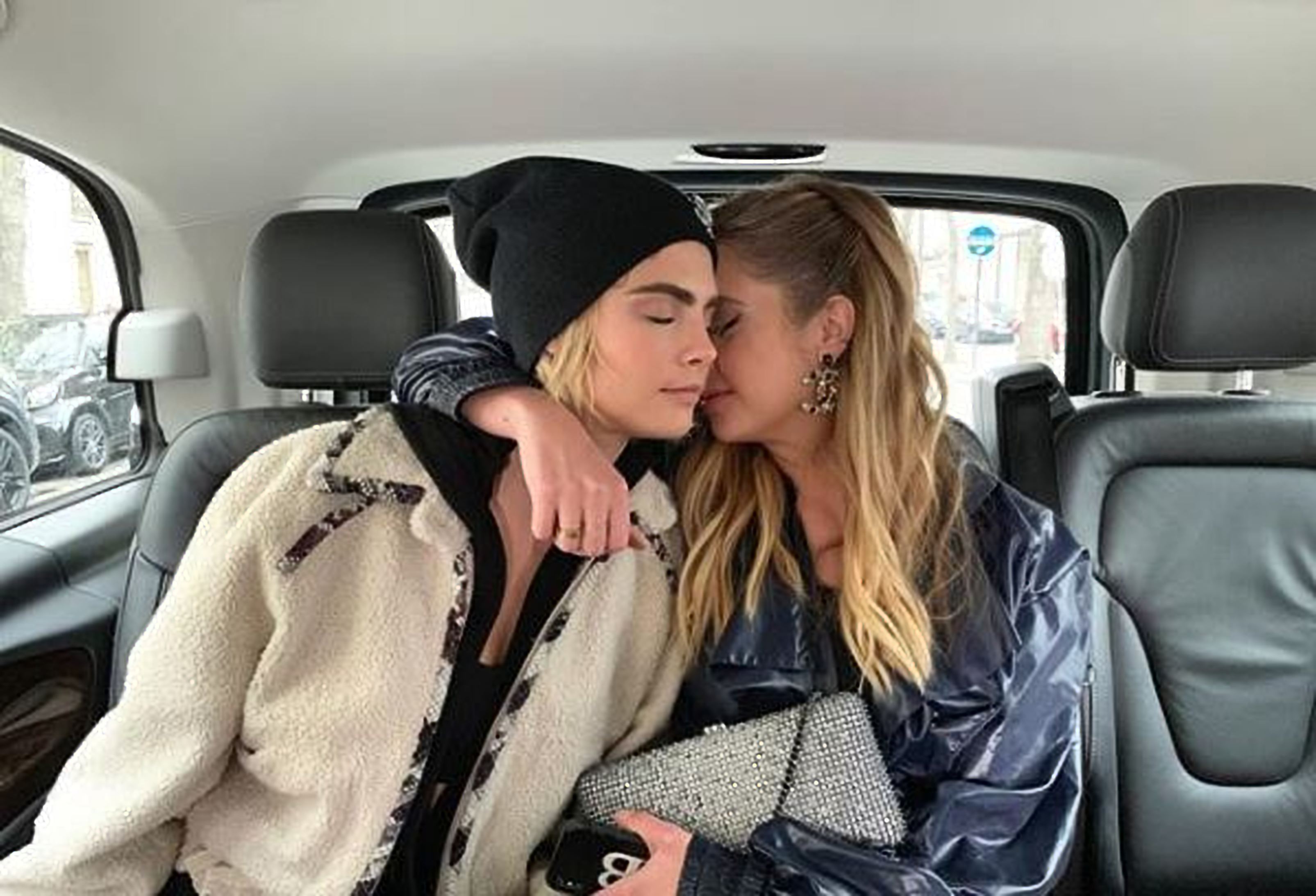 Cara Delevingne shuts down 'disgusting' homophobic troll