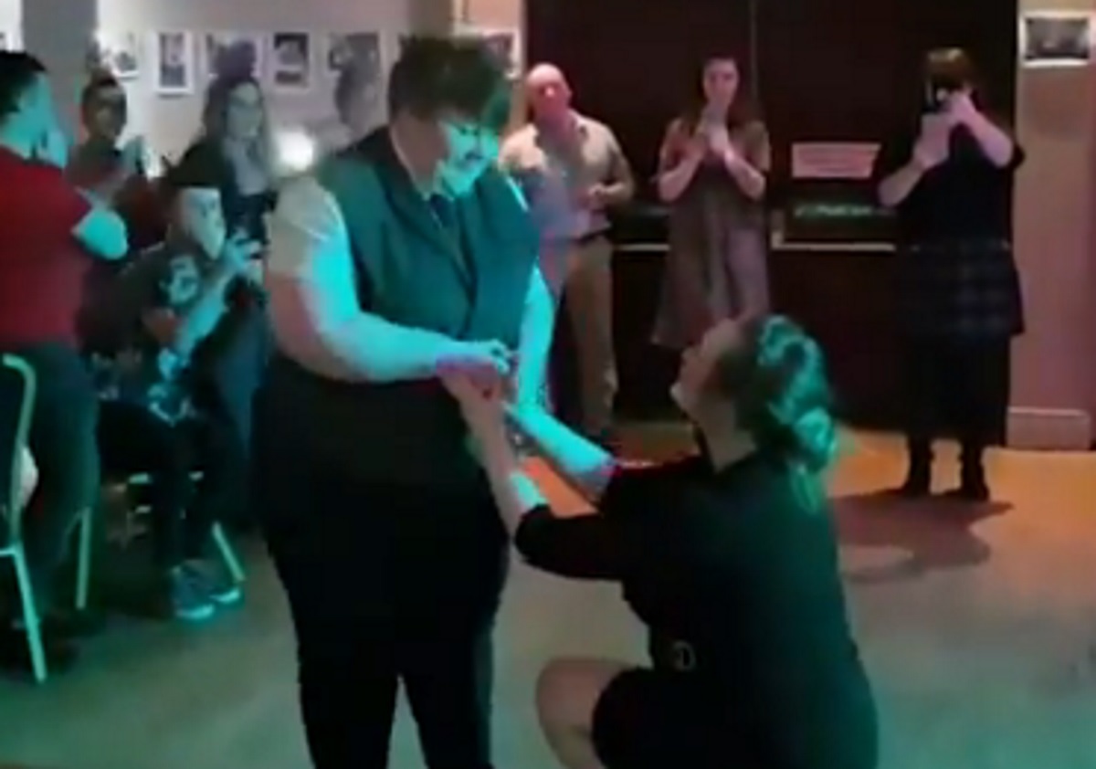 First Dates Ireland lesbian couple gets engaged in beautiful proposal