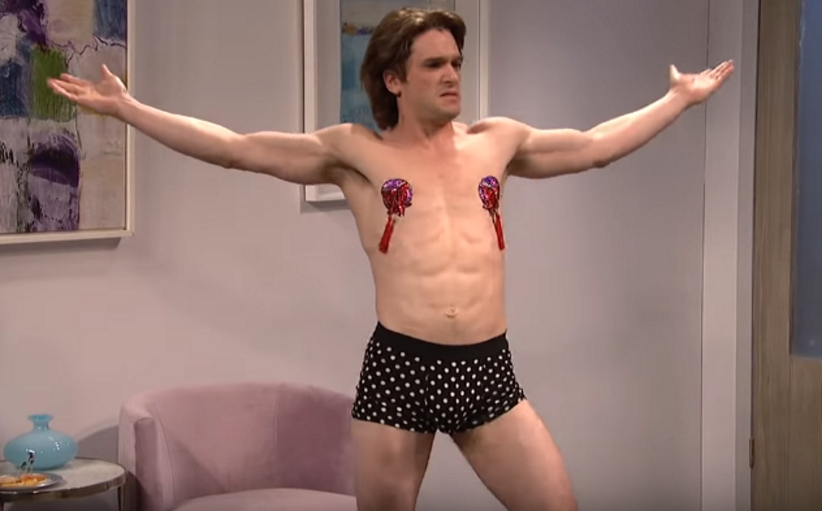 Game of Thrones star Kit Harington performs drag burlesque on SNL