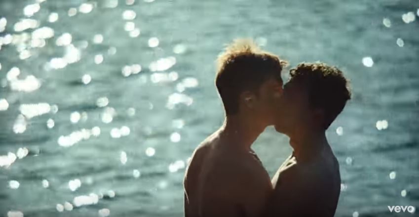 Robyn's music video for 'Send To Robin Immediately' features same-sex lovers