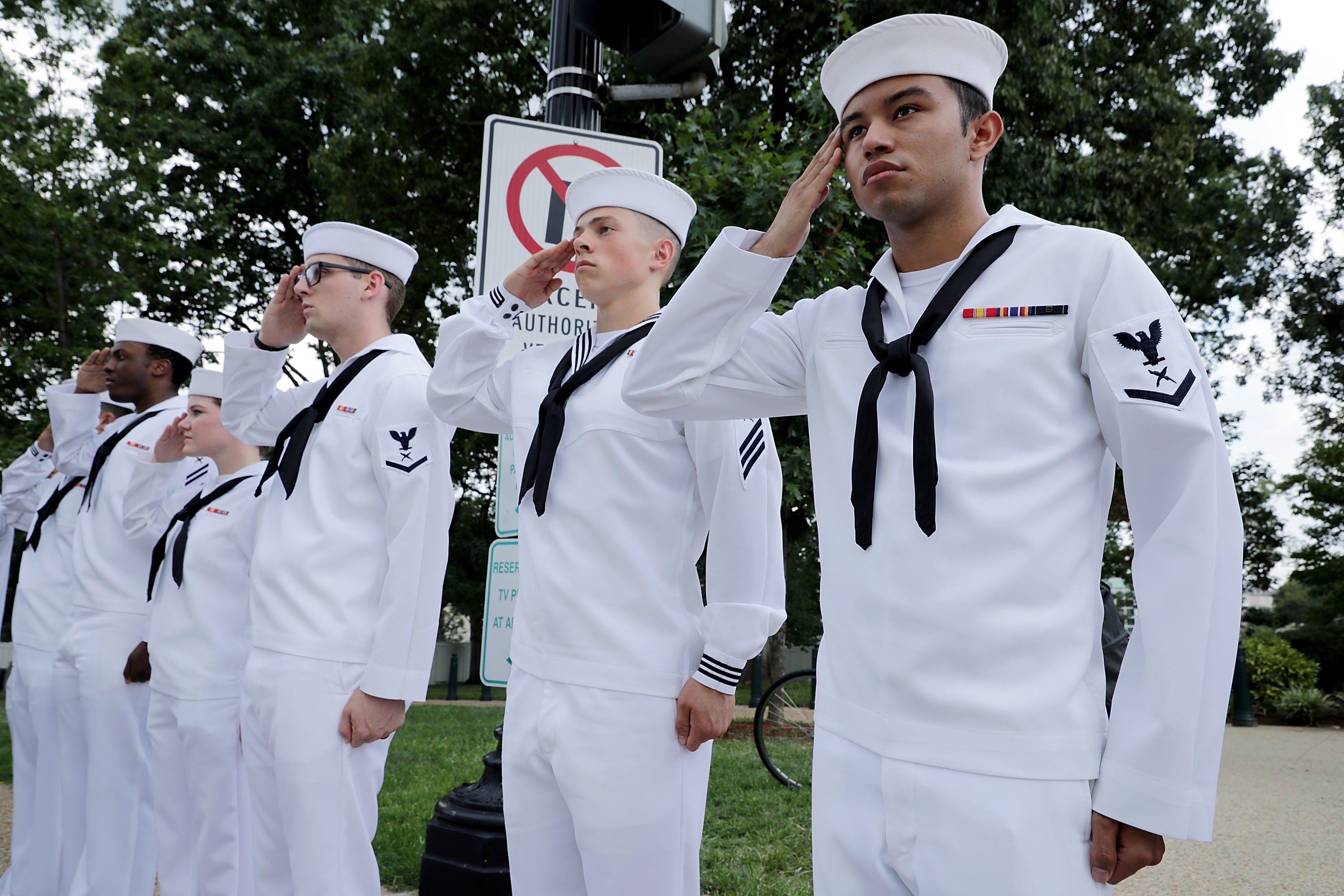 Transgender military ban: Navy allows sailors to express gender while off-duty