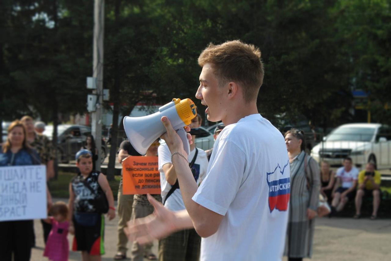 First minor prosecuted under Russia's anti-gay propaganda law appeals fine