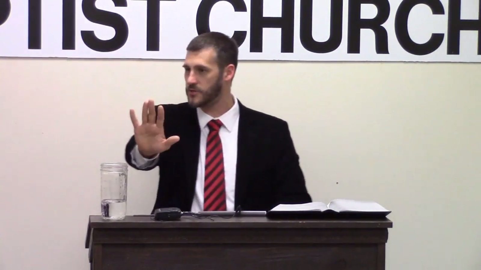 US preacher: Christians should shun restaurants that employ gay waiters