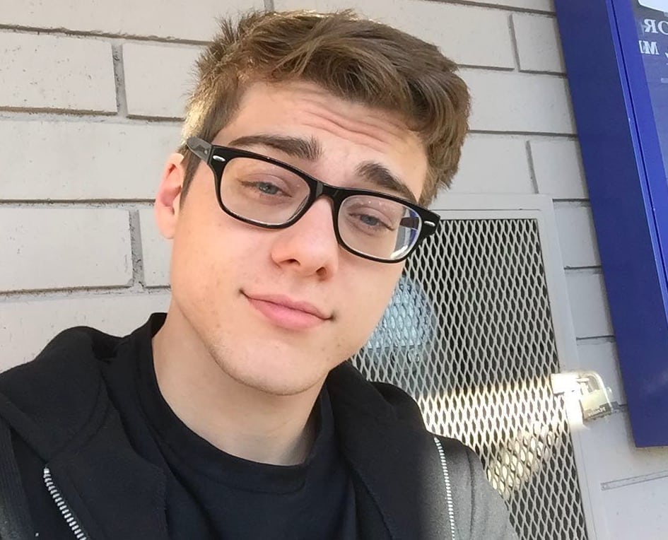 Lonely gay porn star opens up about difficulties of dating because of his job in heartwarming video