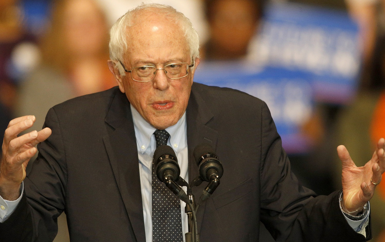 Bernie Sanders campaign attacks LGBT lobbying group for endorsing Hillary Clinton