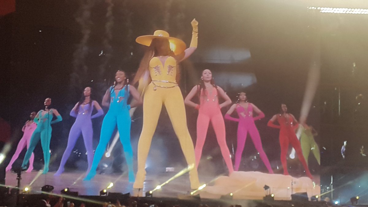 Beyoncé makes human LGBT Pride flag with backing dancers
