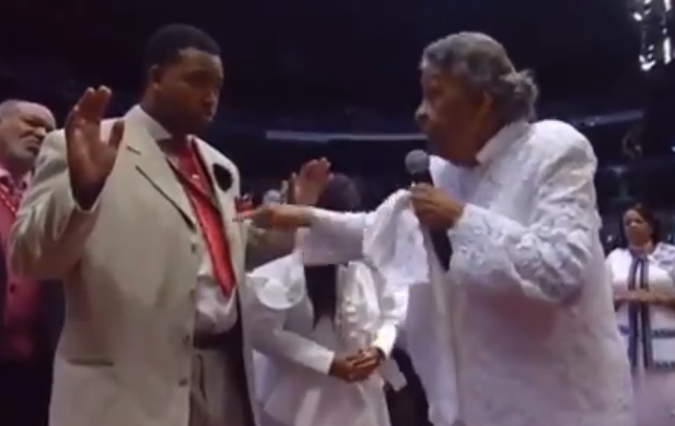 Preacher at top US church: Stay away from 'faggots' and 'sissies'