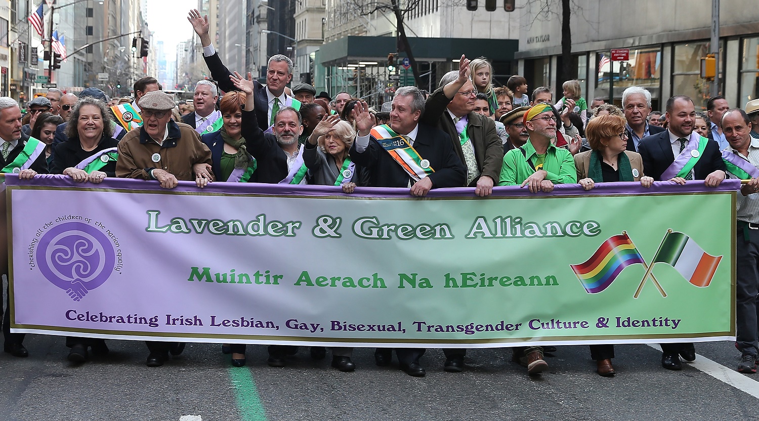 New York mayor marches shoulder-to-shoulder with LGBT activists in St Patrick's Day parade