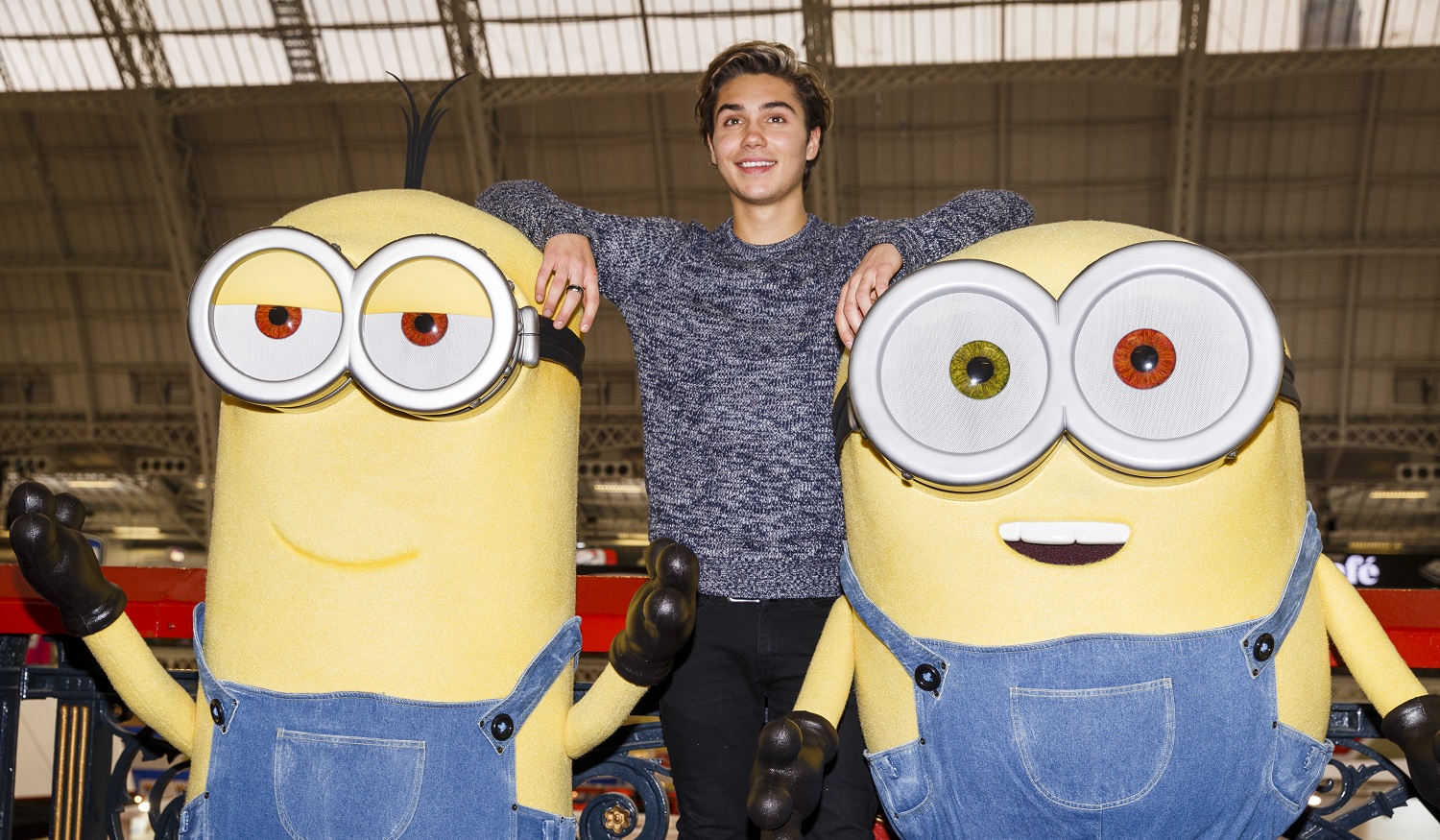 Boyband singer says he doesn't want his sexuality labelled, media immediately labels him