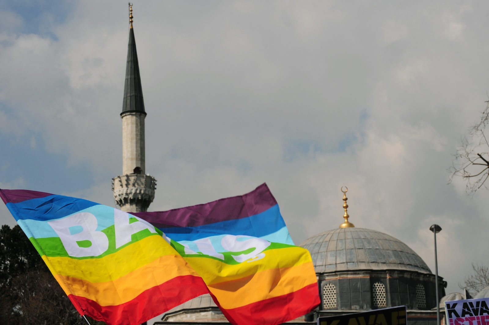 Gay imam announces plans to open LGBTQ-friendly mosque