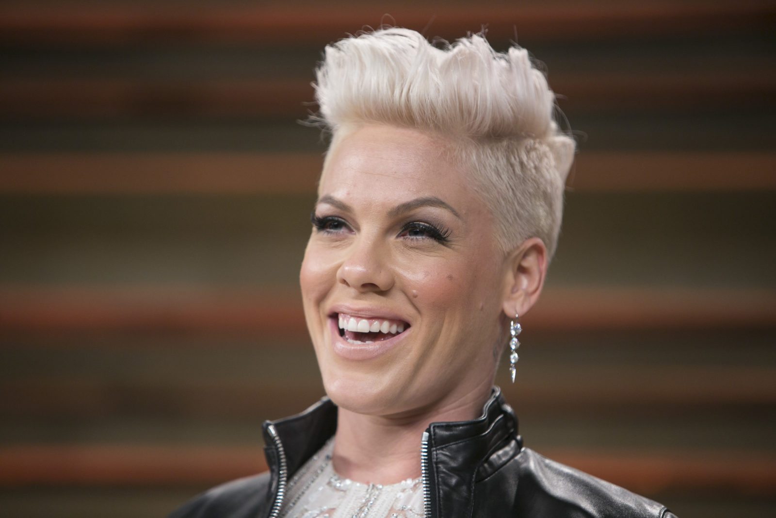 Super Bowl 2018: P!nk battles through cold as she performs national anthem
