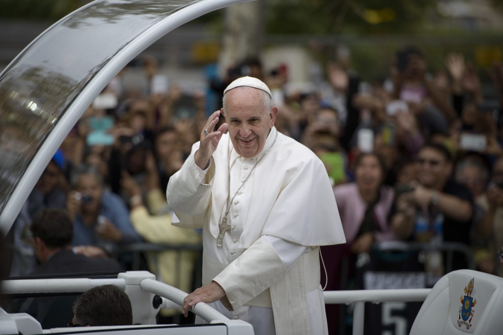 Pope Francis accused of 'lying' about meeting with Kim Davis