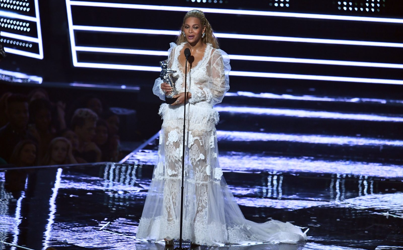 MTV makes its Video Music Awards completely gender-neutral