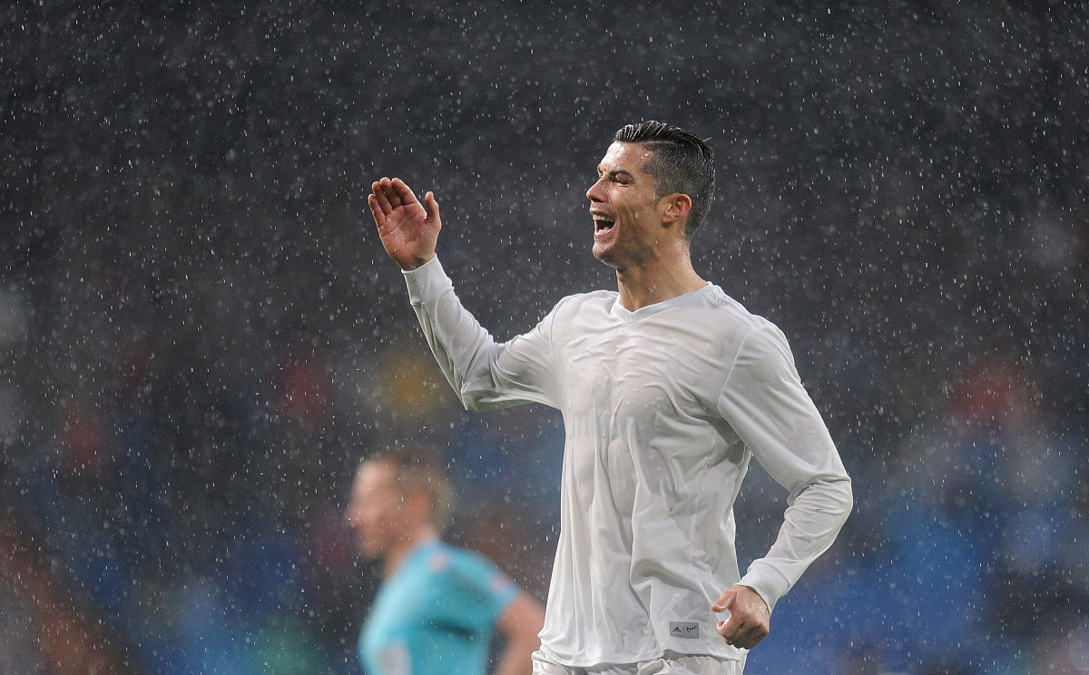 Cristiano Ronaldo targeted with homophobic abuse during El Clasico game