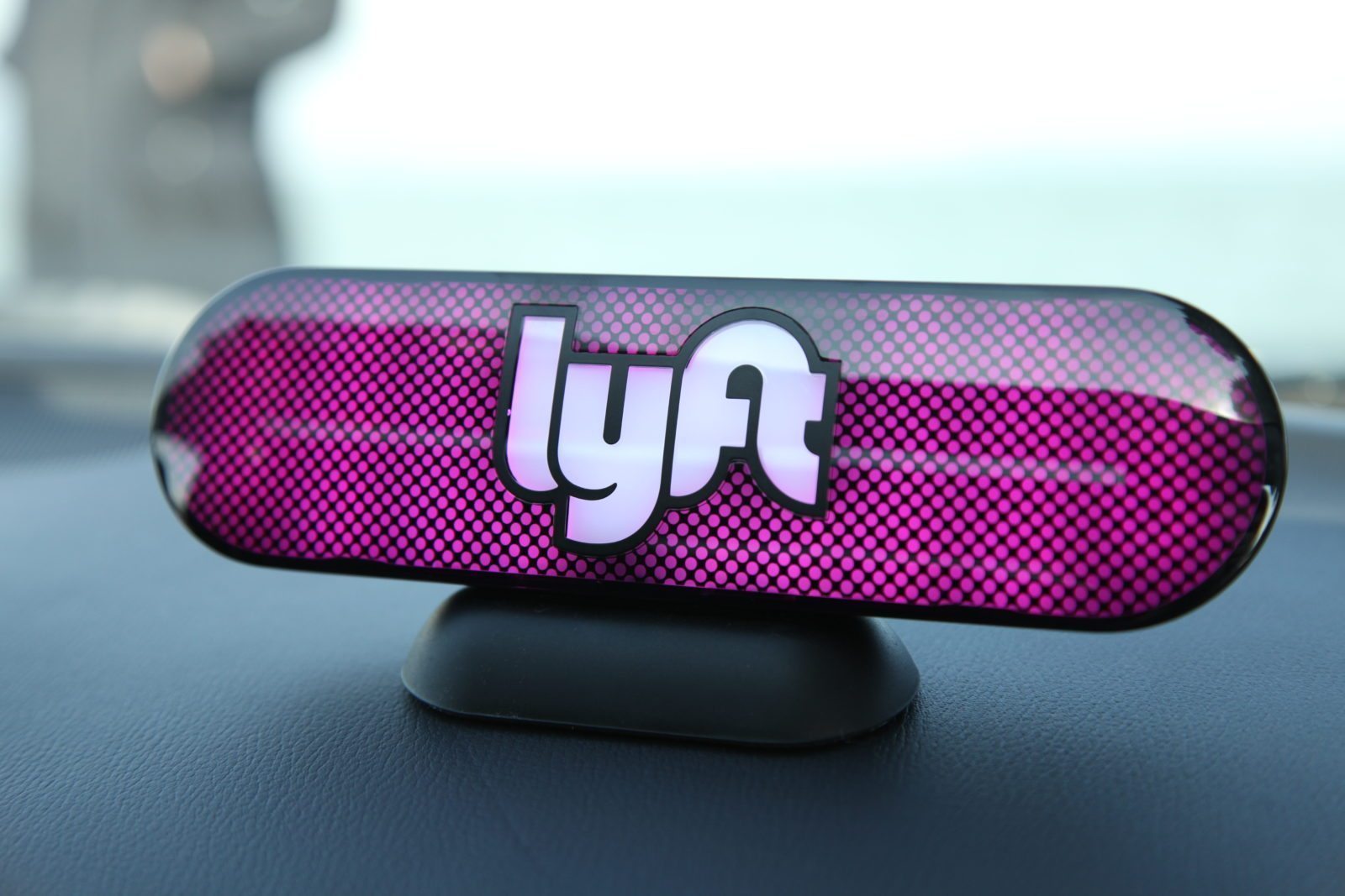 Lyft driver kicks gay couple out of his car for kissing because he 'can’t have that in my car'