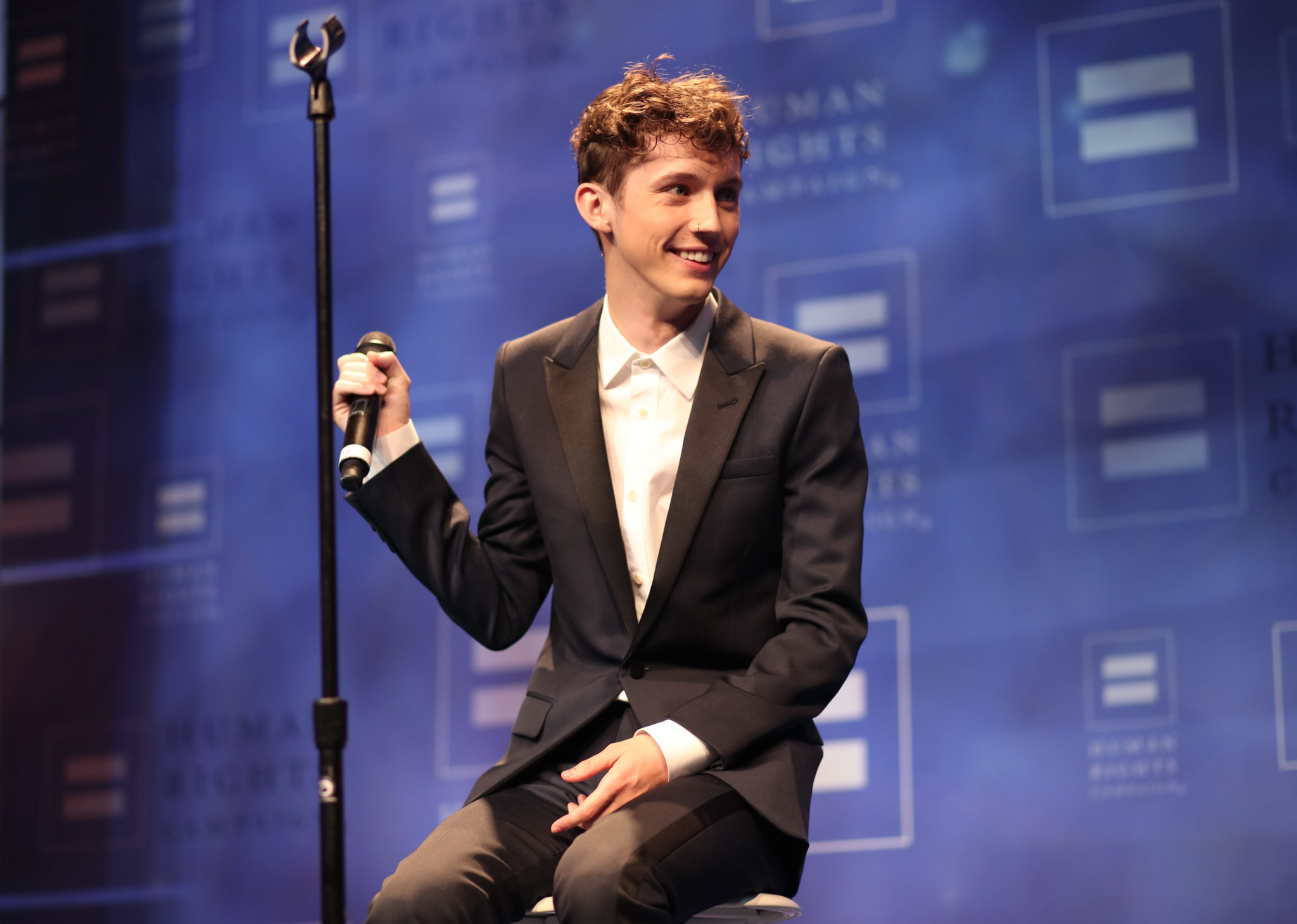 Troye Sivan helps gay Jewish couple get engaged on stage at his concert