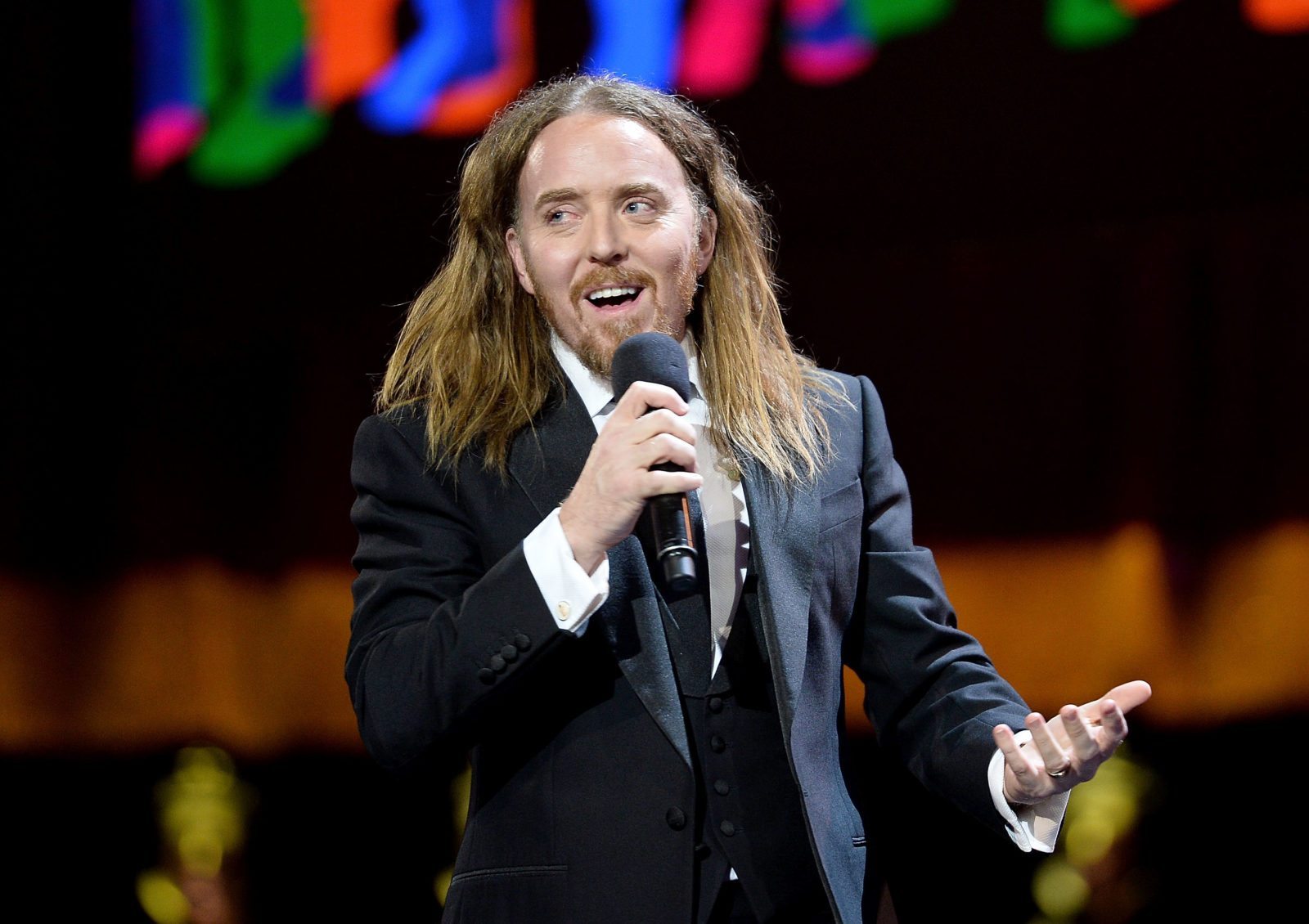 Comedian Tim Minchin rewrites iconic Australian song to protest homophobic politicians blocking marriage equality