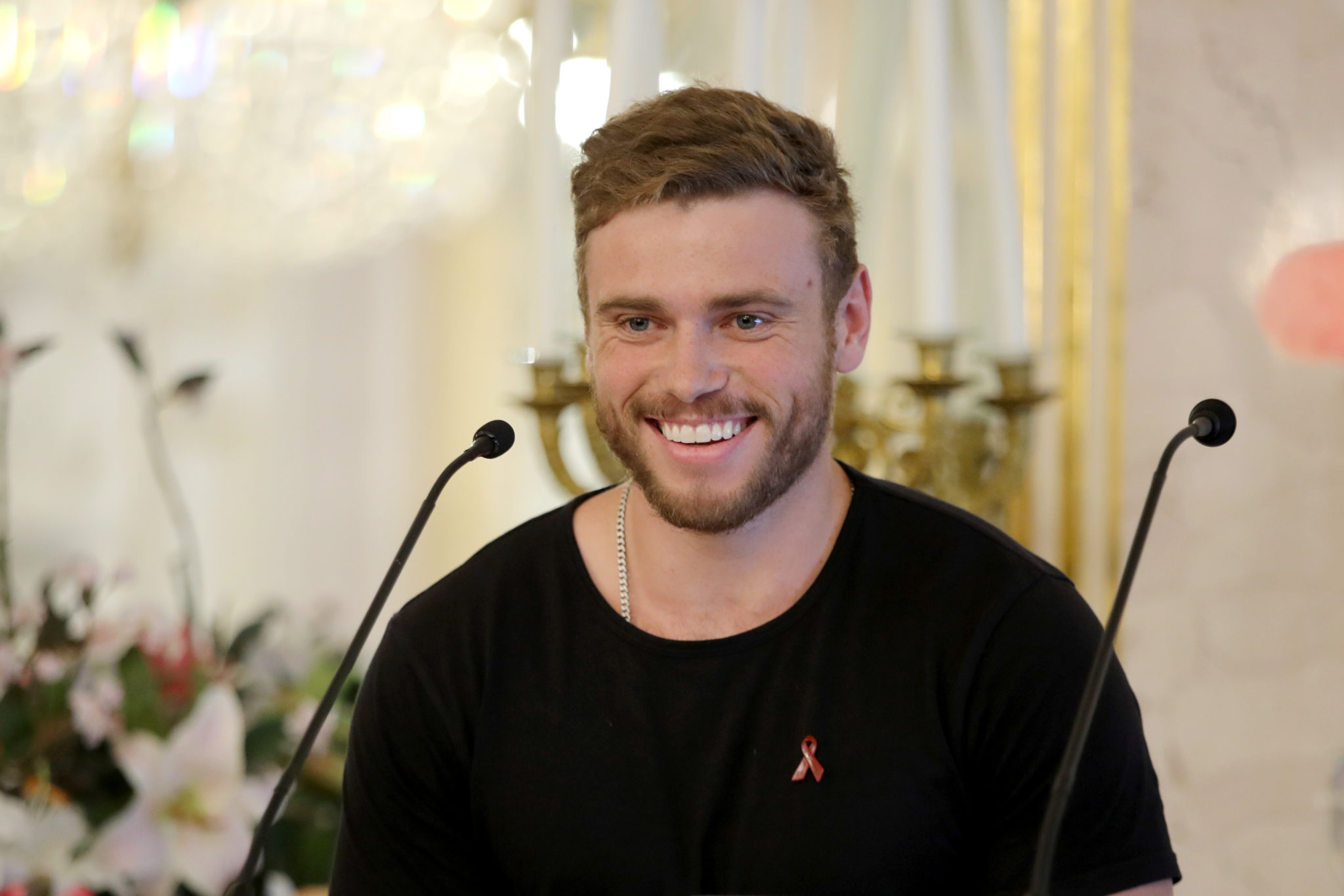 Gay Olympian Gus Kenworthy shares naked birthday skiing photo