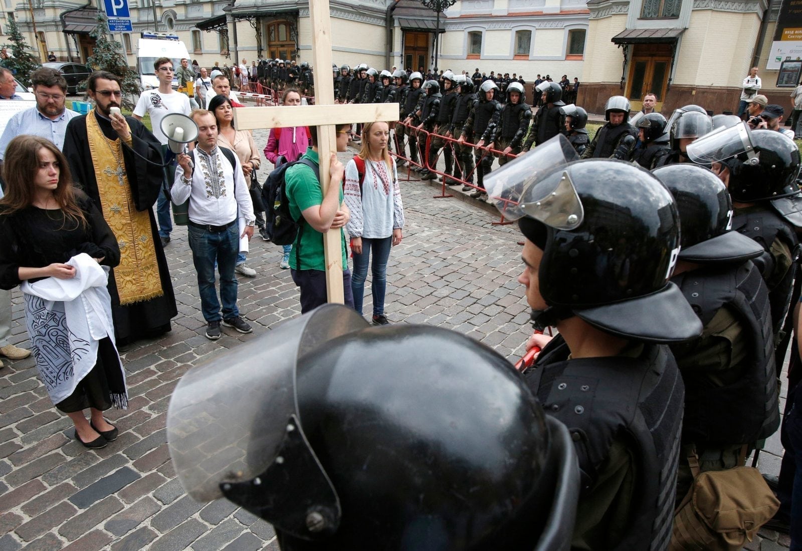 Violent anti-LGBT protesters arrested in clash with police at Kyiv Pride