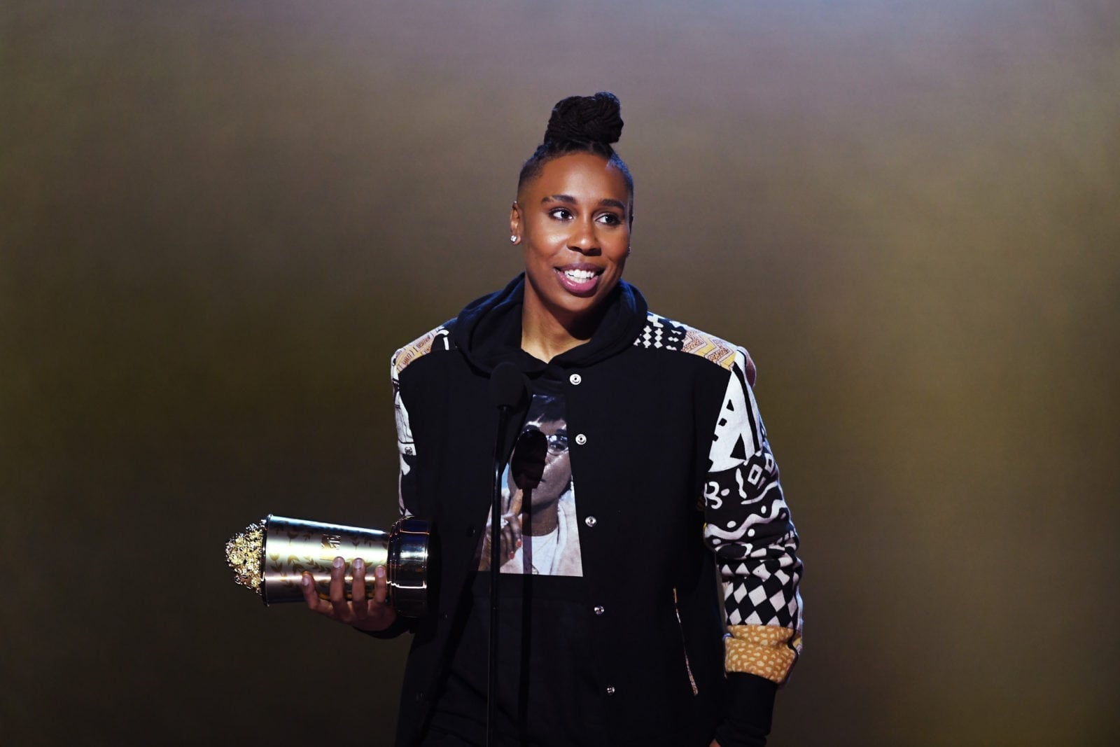 Lena Waithe dedicates MTV Movie Award to the creators of 'shade'