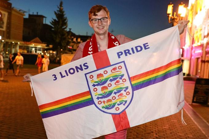 Fan told to take down rainbow England flag at Russian World Cup