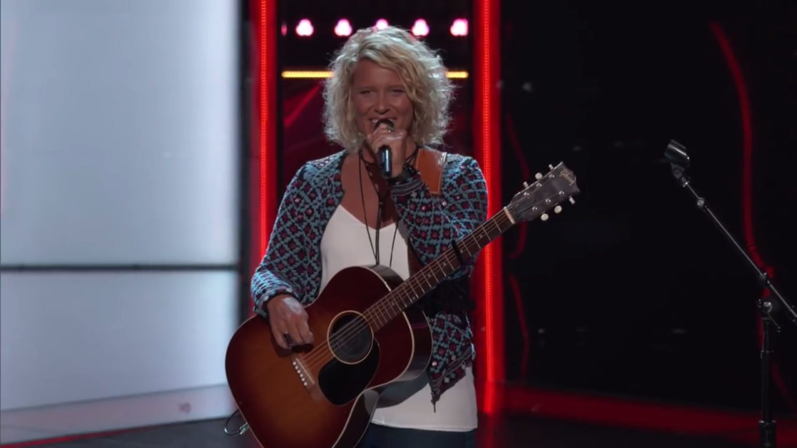 Lesbian 'The Voice' contestant calls out Kelly Clarkson for gay singer comments