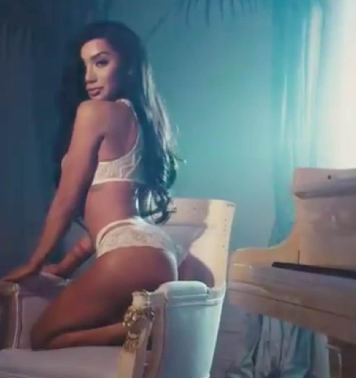 Trans model posts hot viral video to protest anti-trans Victoria's Secret