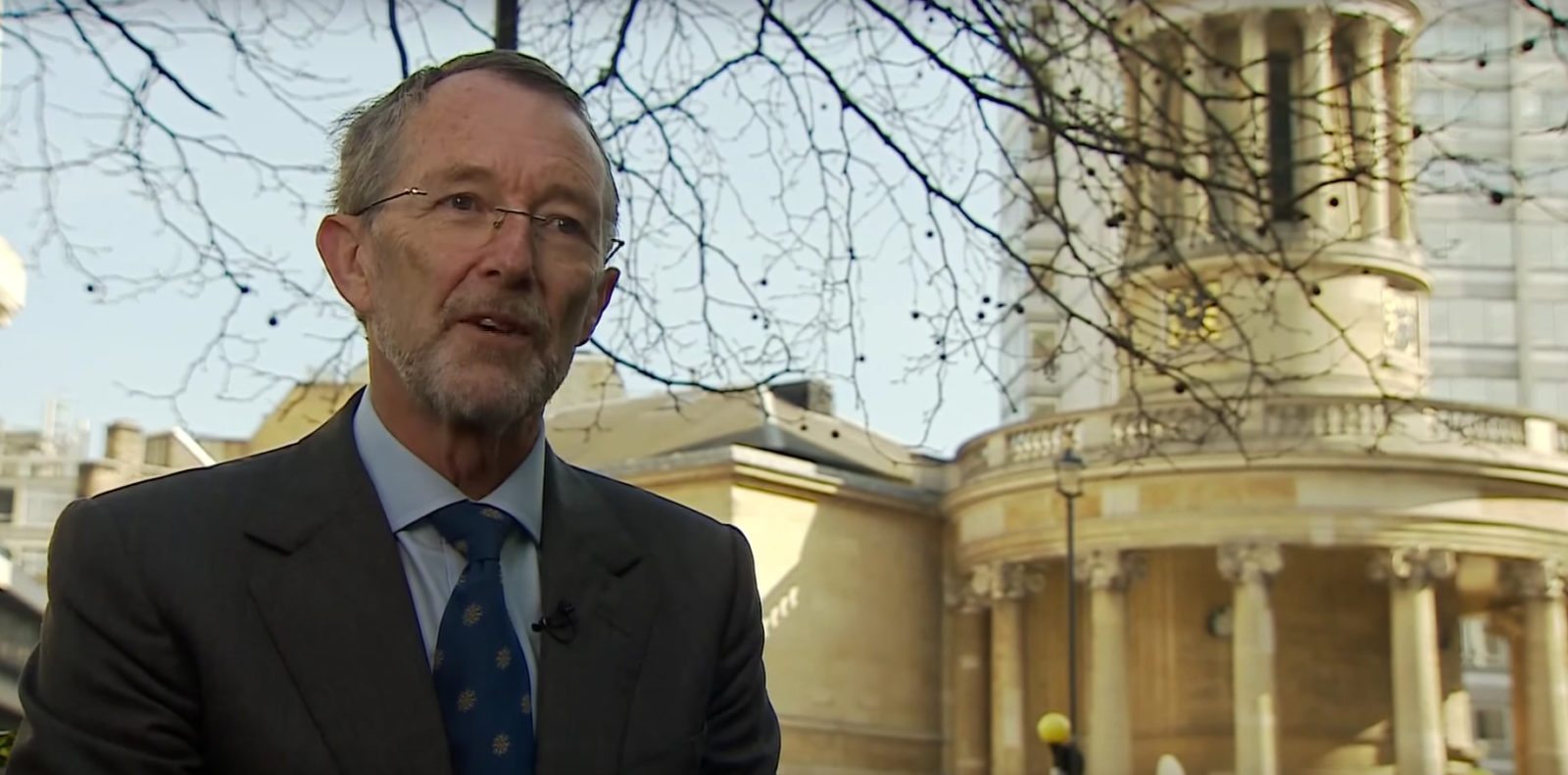 Magistrate struck off for 'prejudice' against same-sex parents tells court he was the one discriminated against