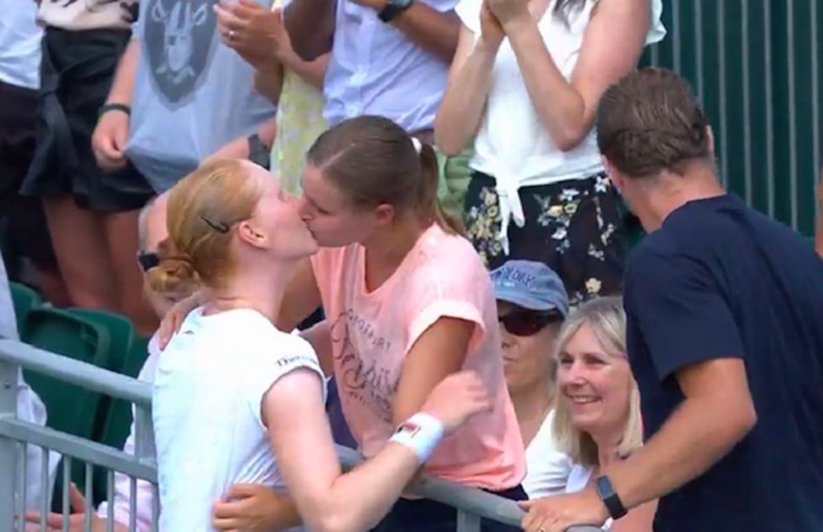 Tennis star wins hearts after kissing her girlfriend at Wimbledon