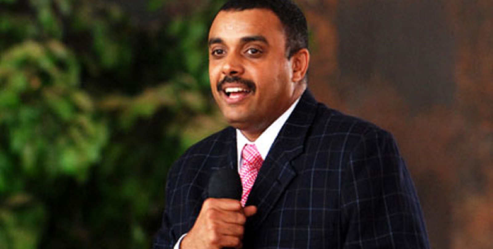 This bishop claims there are no gay animals in nature - meet all the creatures that disagree