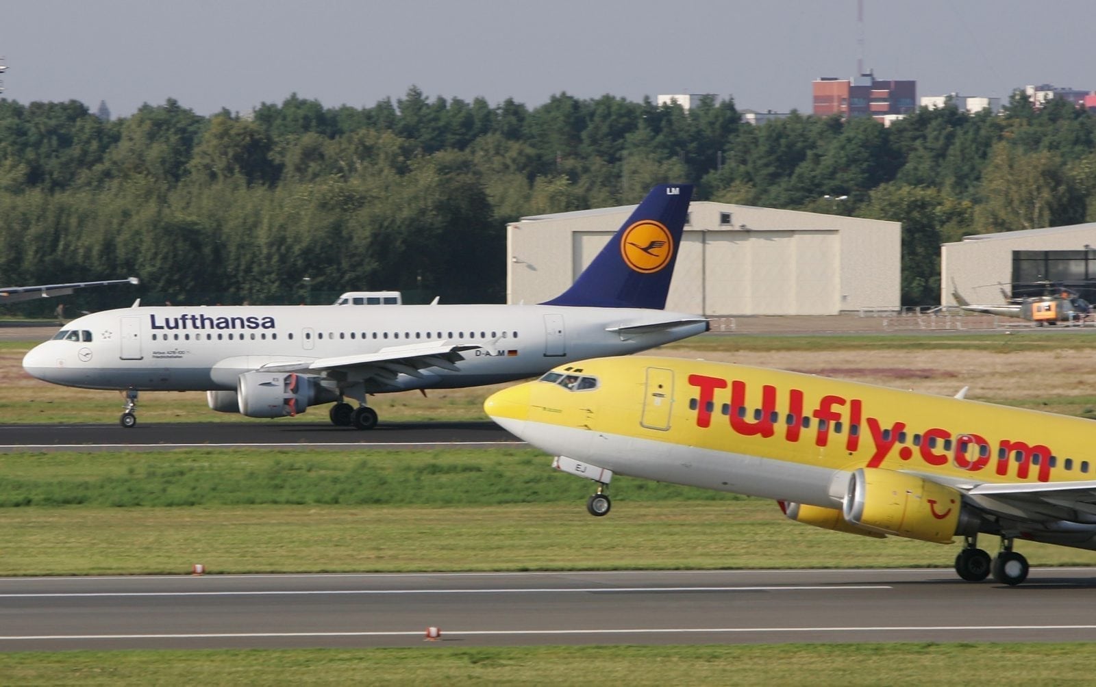 Passenger arrested after assaulting cabin crew and using homophobic slur