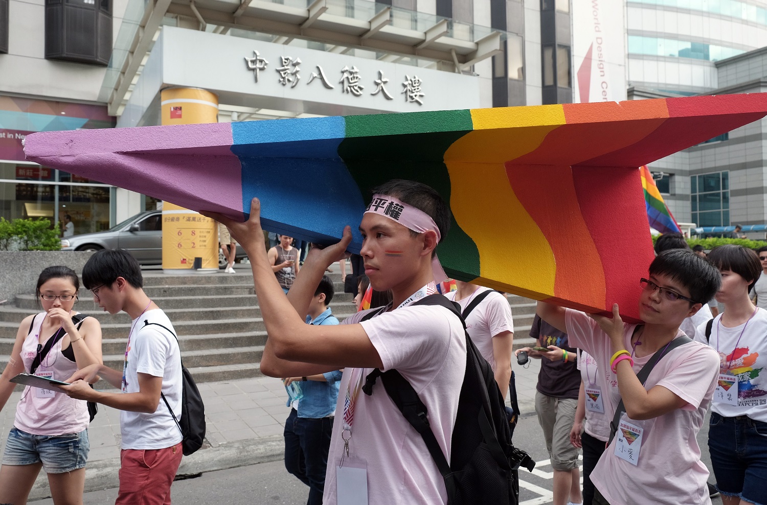 Taiwan: Thousands rally for same-sex marriage