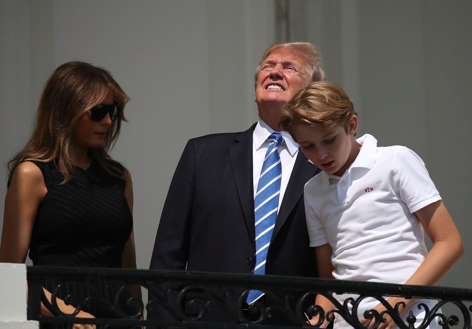 Trump just looked directly at the Sun while an aide yelled don't look and Twitter can't cope