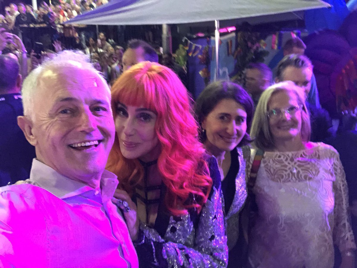 Cher apologises after being slammed for picture with Australian PM Malcolm Turnbull