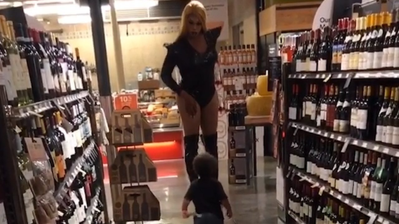 This kid’s reaction to seeing drag queen for first time is adorable