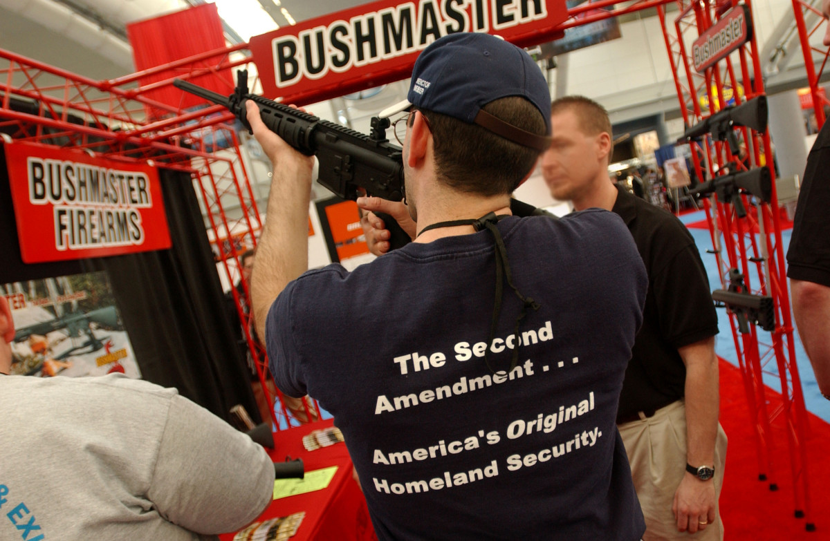 Florida Senator hosts gun giveaway following Orlando Massacre