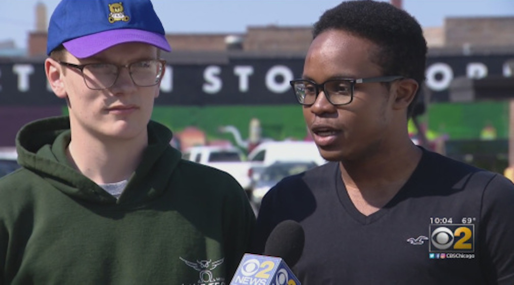 Young Chicago couple kicked out of restaurant for hugging