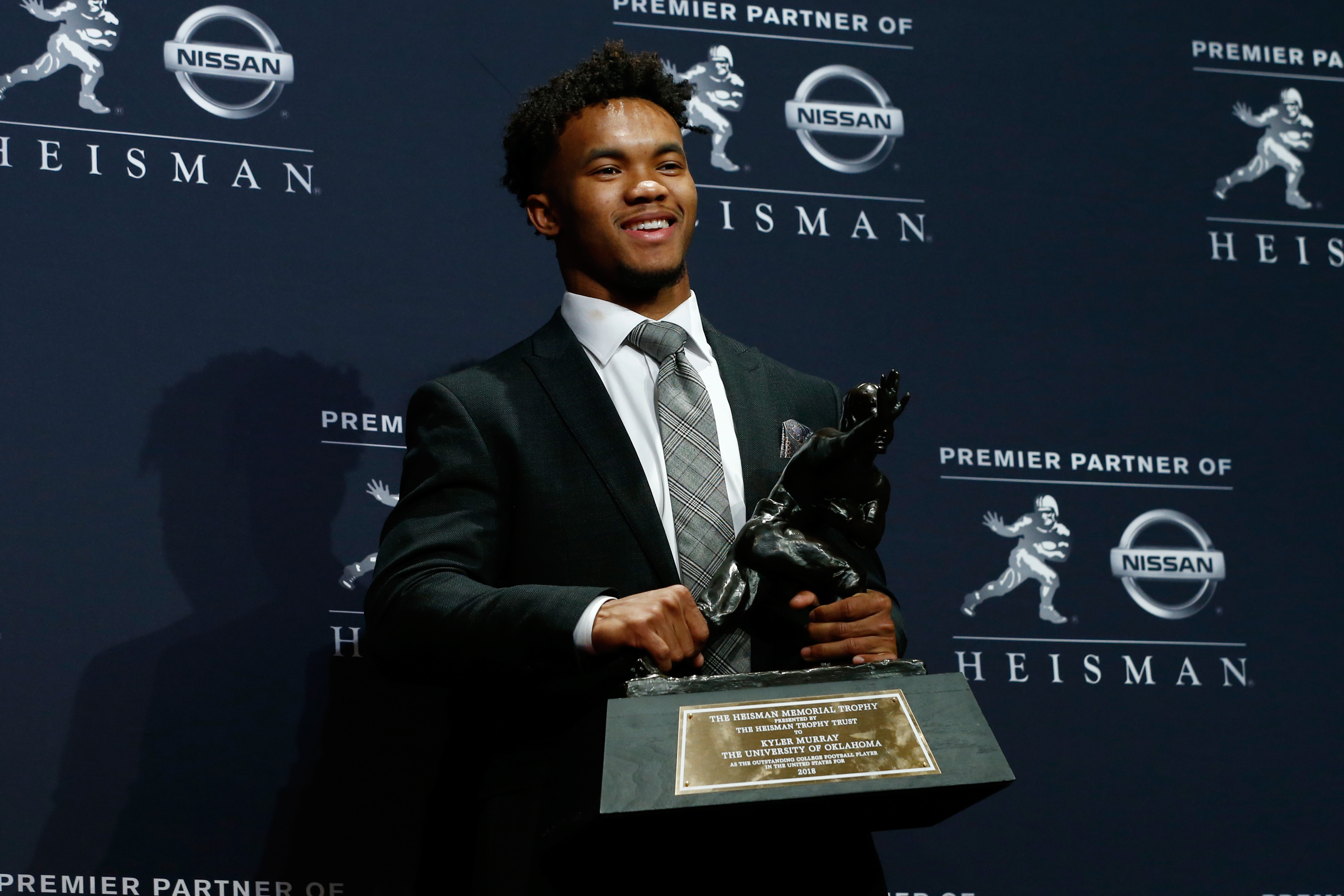 Kyler Murray apologises for 'queer' tweets after winning Heisman Trophy