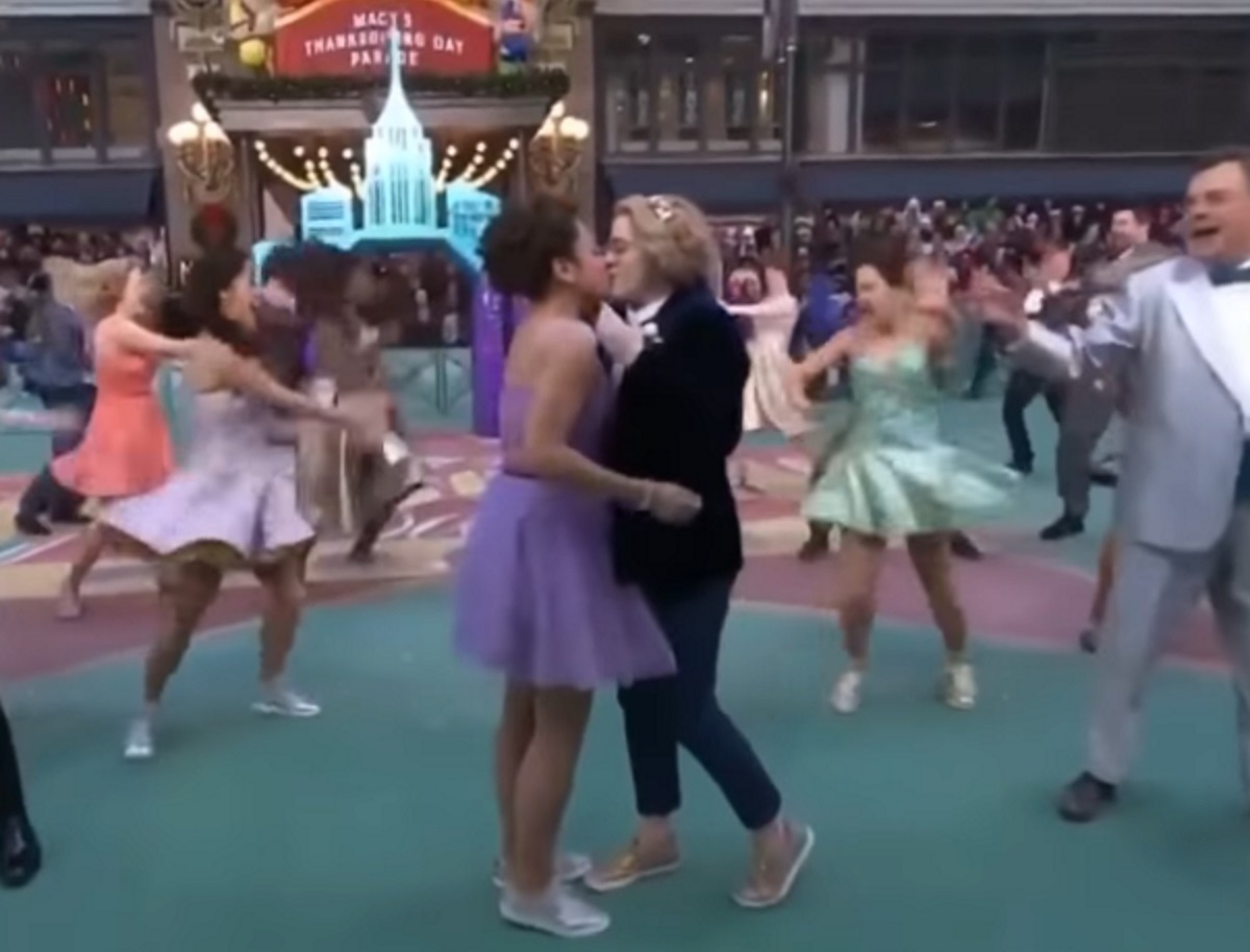 Historic lesbian kiss at Macy's Thanksgiving Day Parade