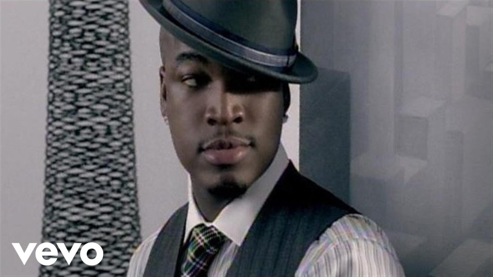 Singer-songwriter Ne-Yo responds to gay rumours