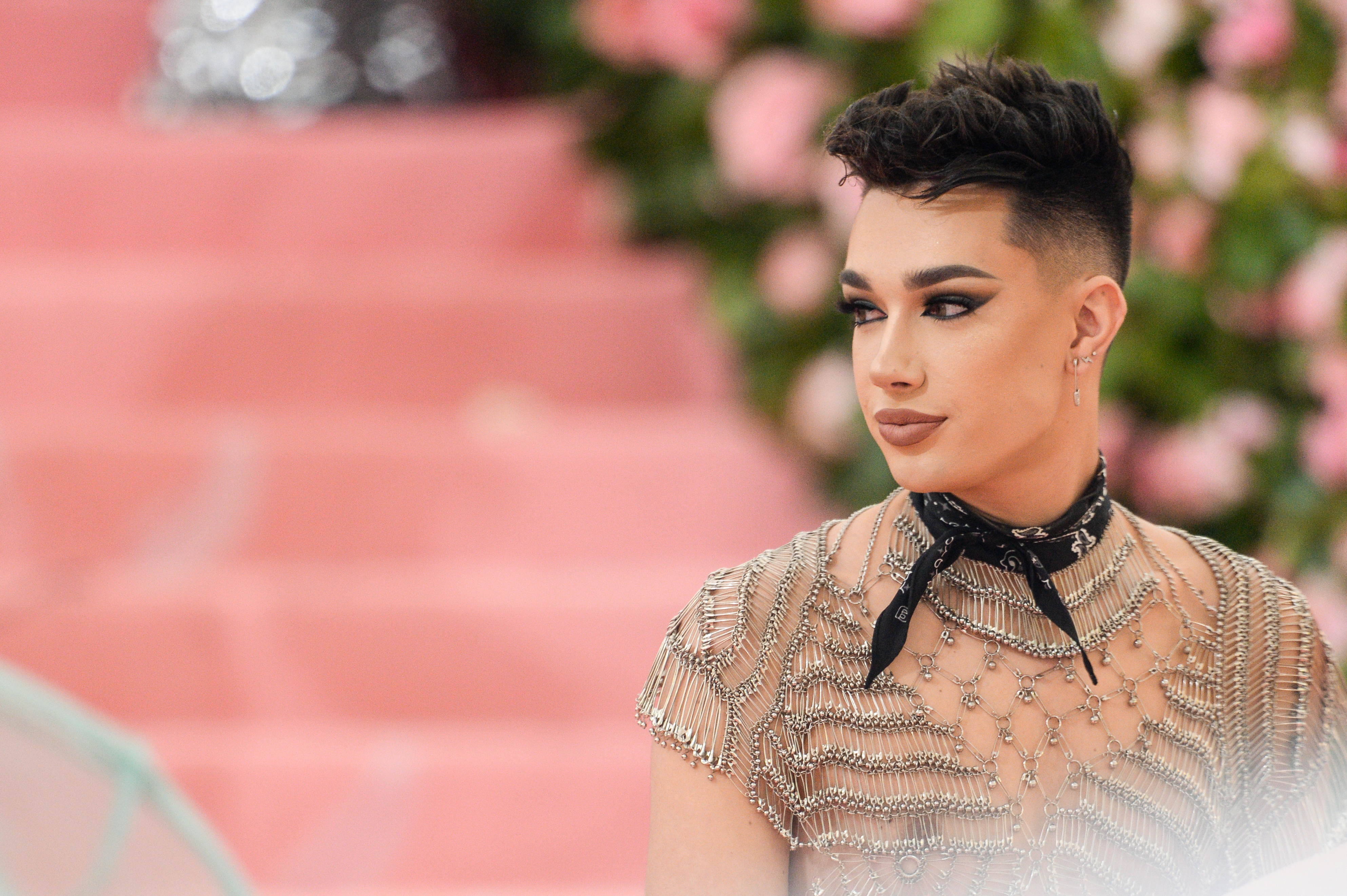 YouTuber James Charles faces stinging backlash over interaction with teen Minecraft streamer