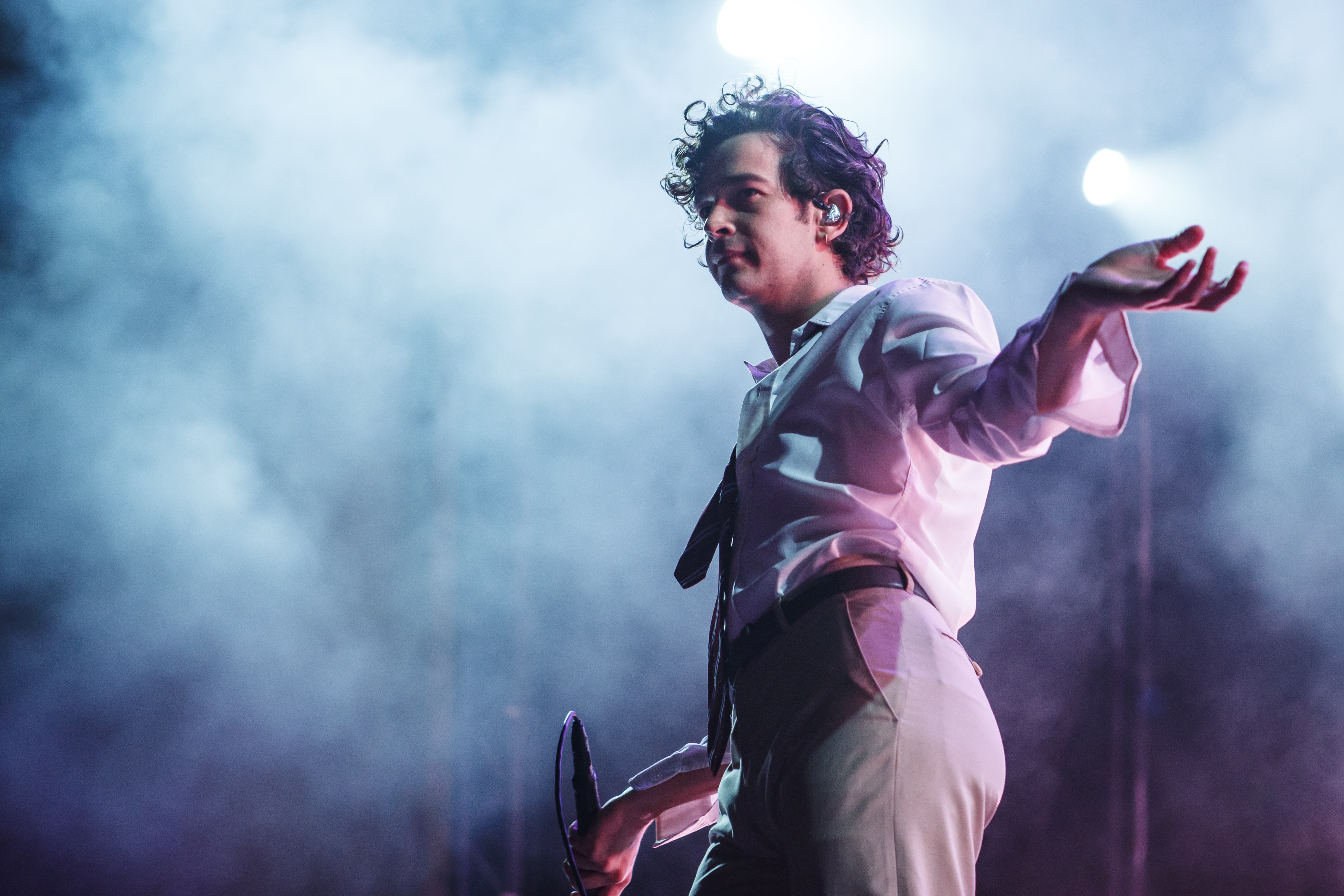 The 1975 singer Matt Healy kisses man in defiance of Dubai's anti-LGBT laws