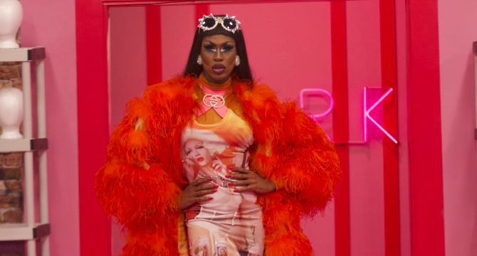 Shea Couleé entrance look.