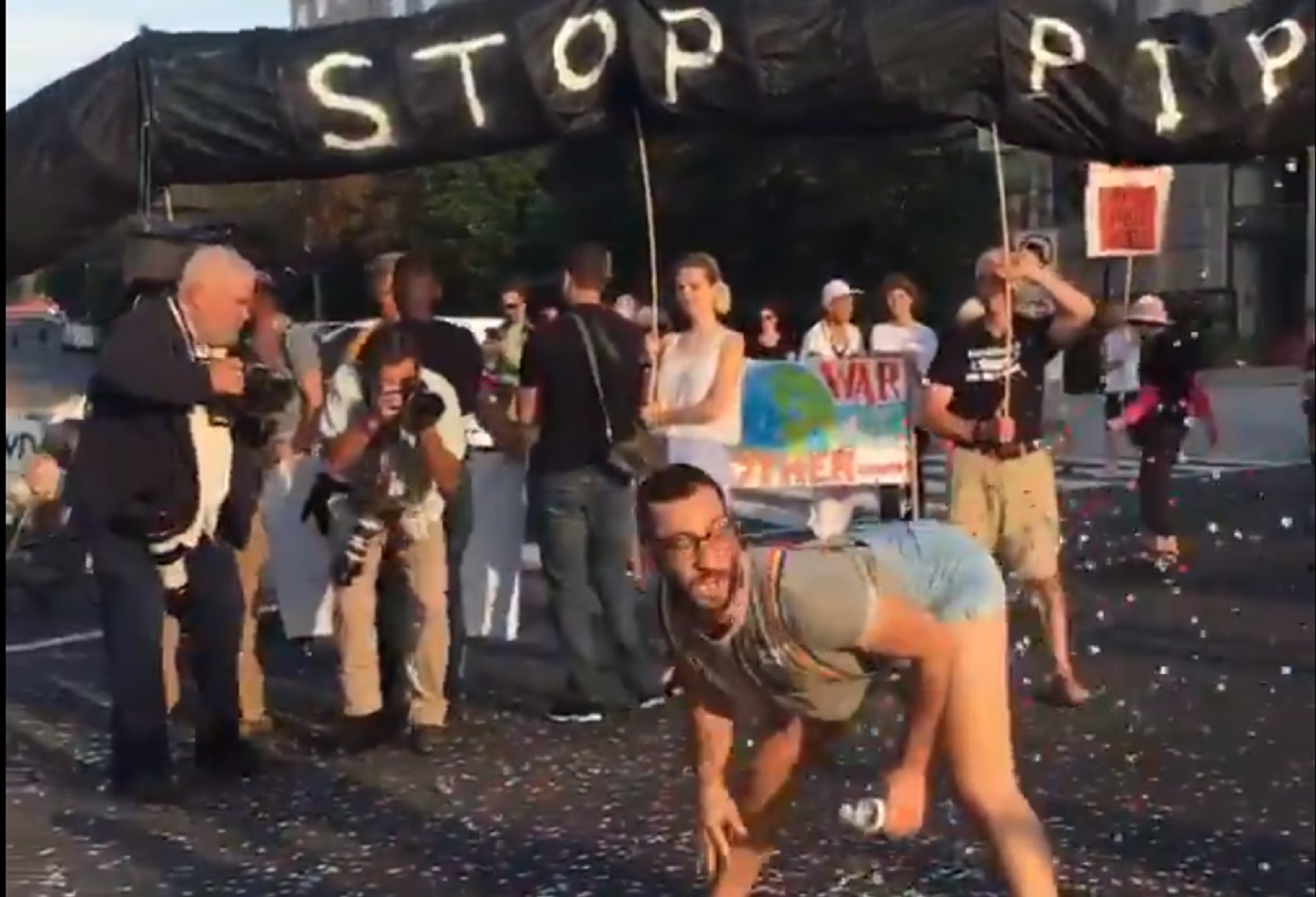 Queer dance troupe shut down traffic at climate change protest by twerking in amazing viral video