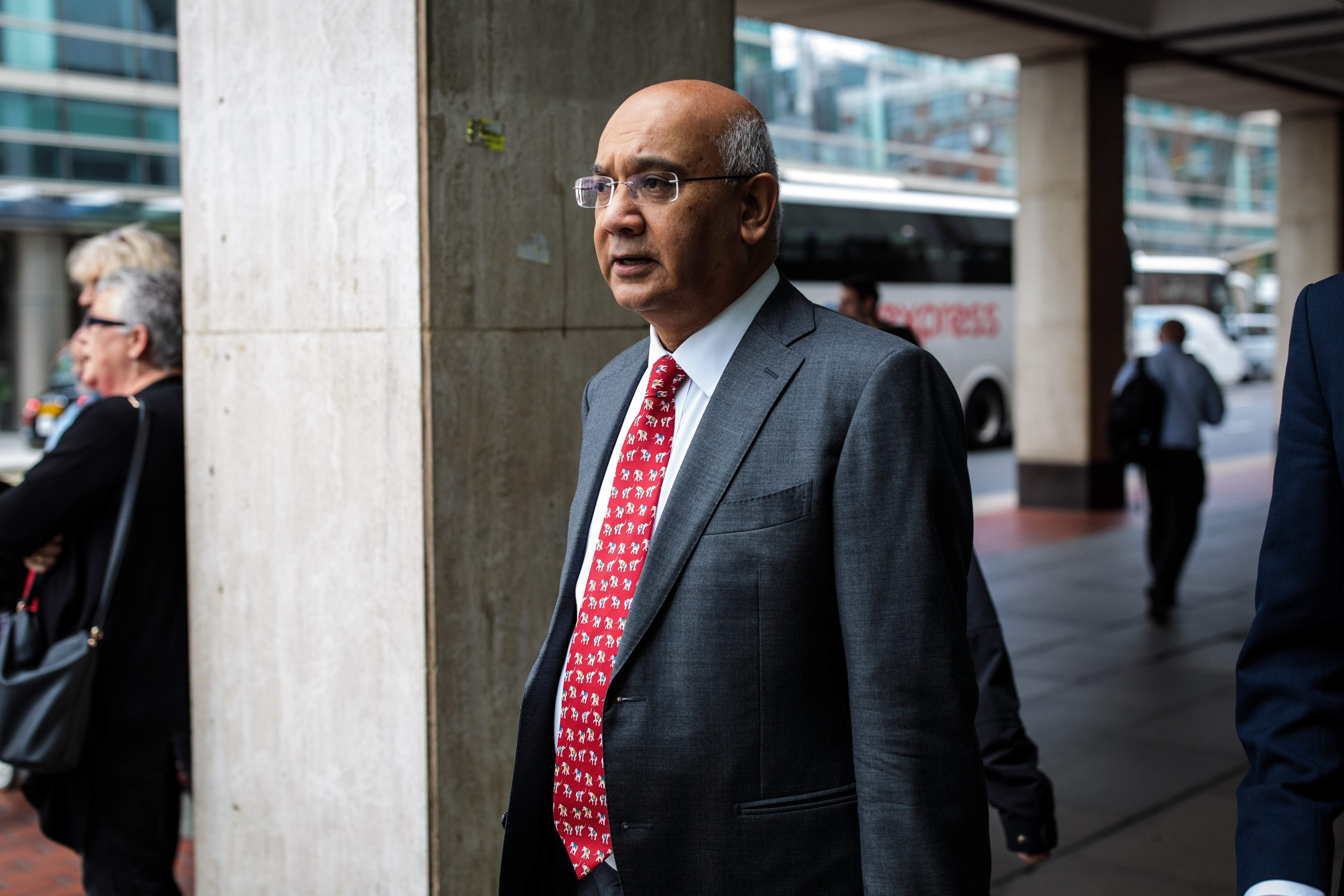 Labour MP Keith Vaz to be suspended after offering to buy cocaine for male prostitutes